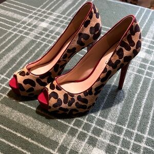 Guess Leopard Print size 6 Peep Toe Heels